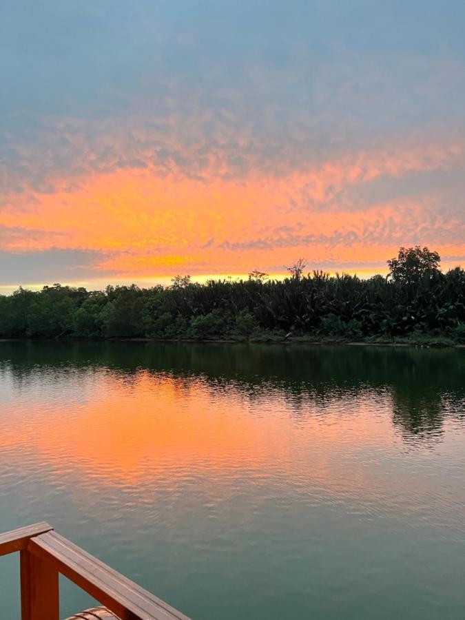 Sungai Endau Bilik Homestay クアラ・ロンピン エクステリア 写真