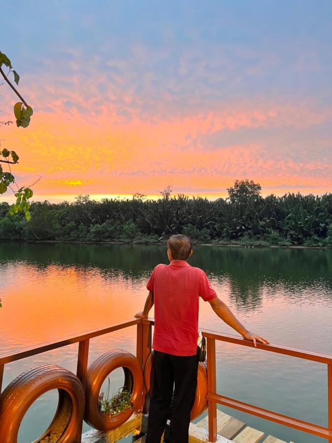 Sungai Endau Bilik Homestay クアラ・ロンピン エクステリア 写真